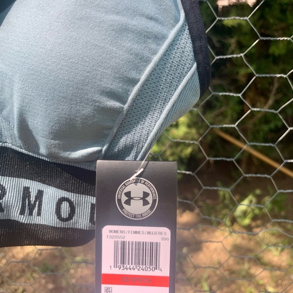 Women’s XS Sports Bra Under Armour NWT - Picture 4 of 6